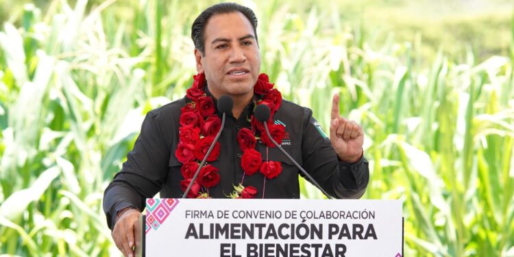 Eduardo Ramírez atestiguó convenio con Alimentación para el Bienestar.