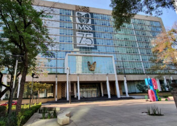 Ricardo Del Muro / El diagnóstico – o su interpretación periodística – provocó la inmediata respuesta del director general del IMSS, Zoé Robledo, que calificó la nota de Reforma como falsa, alarmista y descontextualizada.