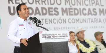 El gobernador activó unidades médicas móviles y supervisó infraestructura escolar en la Región Maya.