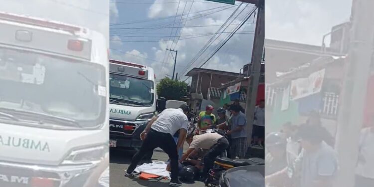 El motociclista no escuchó la sirena y se impactó con la unidad médica en Tapachula; fue el cuarto percance con moto en un solo día.