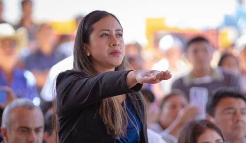 Annette Velázquez pidió licencia definitiva; asume Lauro Pérez.