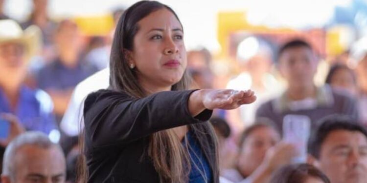 Annette Velázquez pidió licencia definitiva; asume Lauro Pérez.