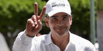 El senador Luis Armando Melgar arremetió contra Morena tras ser exhibido en Londres regalando puros. Desde redes, defendió su “vacación privada” y tachó de “ratas” a funcionarios de la 4T, incluido Rutilio Escandón. ¿Y la austeridad? Bien, gracias.