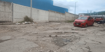 El ayuntamiento capitalino tiene en el olvido la calle que conecta la 5ª Avenida Norte Poniente con el bulevar Antonio Pariente Algarín.