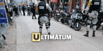 Militares y policías revisaron locales y acordonaron el centro