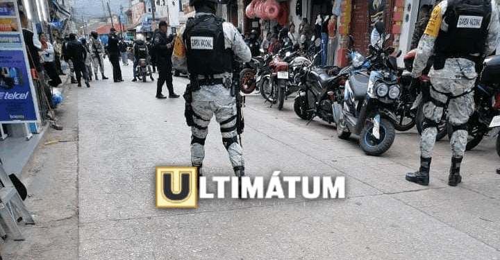 Militares y policías revisaron locales y acordonaron el centro