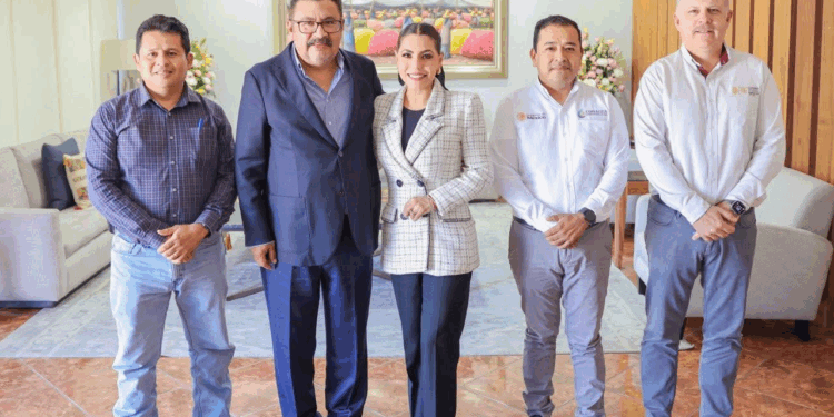 xComo delegado de la Conagua en Guerrero, el chiapaneco informó que se van a invertir alrededor de mil millones de pesos en tres pozos radiales; se saneará también la bahía.