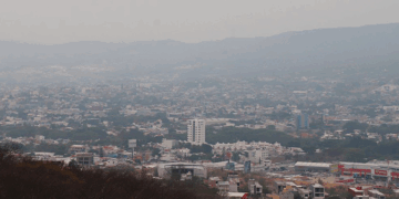 Son generadas por diferentes actividades que pueden ir desde las industriales hasta la quema de combustibles fósiles 