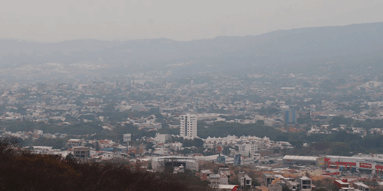 Son generadas por diferentes actividades que pueden ir desde las industriales hasta la quema de combustibles fósiles