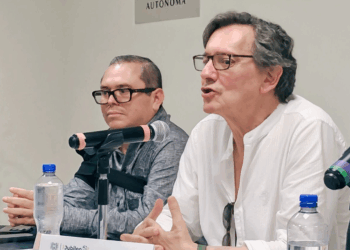 En la UNACH, el politólogo español Fernando Vallespín, afirmó que el régimen democrático enfrenta una de sus peores etapas: desafección, polarización y pérdida de legitimidad.