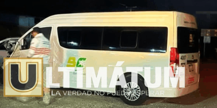 El accidente en Laguna Larga dejó lesionados y múltiples daños materiales.