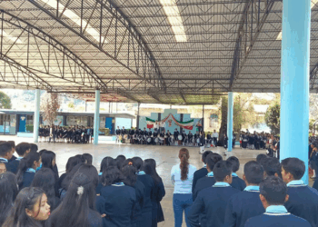 fin de ciclo escolar 2024-2025 México, gastos de graduación educación básica, gastos excesivos padres de familia, renta de salones y trajes graduación, cierre ciclo escolar Chiapas, egresos escolares primaria secundaria, uniforme de gala alumnos, impacto económico educación Chiapas, quejas padres de familia graduación, educación media superior gastos, regreso a clases gastos acumulados, familias afectadas cierre escolar