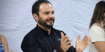 Un grupo reducido encabezado por Alex Stalin Ocaña paró labores en el Cobach, pero la mayoría del personal rechaza el movimiento. Acusan intento de acaparar cargos y exigen promoción por méritos. Piden a Miguel Prado intervenir para evitar confrontaciones internas.