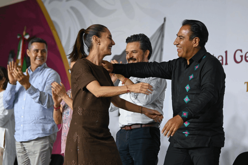 Durante su visita a Chiapas, la presidenta calificó al gobernador como “valiente, trabajador y dedicado a su pueblo”. Dijo que su relación se consolidó en campaña, y lo reconoció como “un hombre muy completo”.