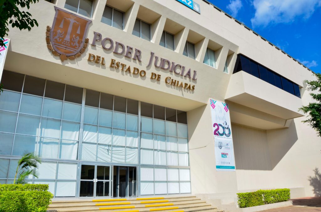 Sentencian a dos hombres en Tuxtla; recibieron 20 y 16 años de prisión.