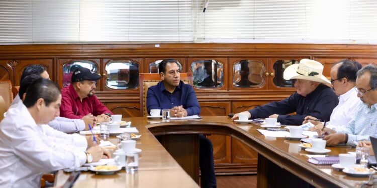 Ramírez Aguilar se compromete a garantizar atención gratuita y de calidad.