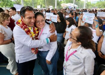 Reitera su compromiso con la salud, educación y dignidad del pueblo.