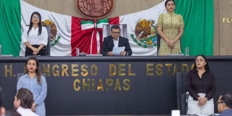 El poeta náhuatl recibirá la medalla Rosario Castellanos 2025.