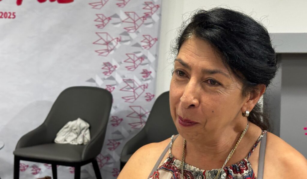 El periodismo de paz requiere tiempo y profundidad para asimilar lo que se cuenta, explicó.