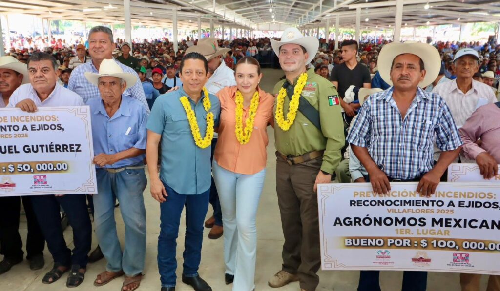 Llaven, Aparicio y Rosales entregan fertilizante e incentivos económicos; reconocen compromiso con la tierra y el medio ambiente