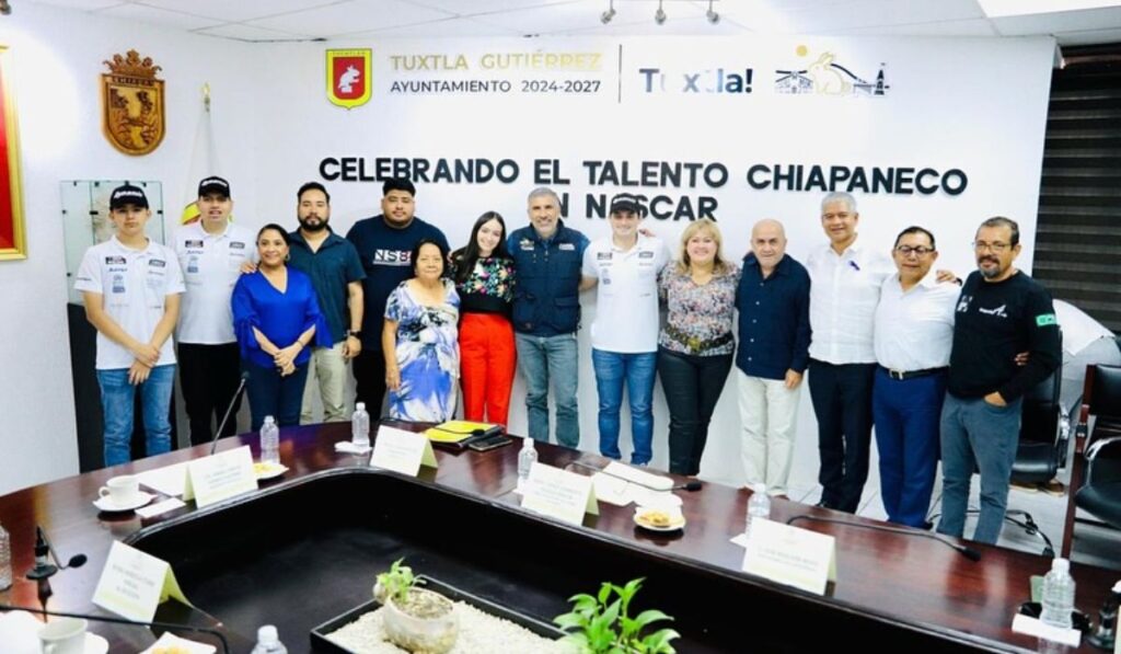 Ángel Torres gastó casi 700 mil pesos para promocionar la ciudad en la serie NASCAR. El paquete incluyó cápsulas de video y un logotipo en un auto de carreras. ¿Ya los viste?