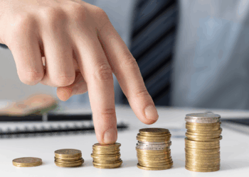 En contraste con el crecimiento nacional, Chiapas reportó una caída económica del 1.9 % en el primer trimestre. El golpe más fuerte fue al sector terciario: comercio y turismo. Prestadores de servicios dudan que se cumpla la meta de verano.
