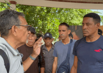 Luis García Villagrán, defensor de migrantes, fue detenido por la FGR tras denunciar irregularidades en el INM y COMAR en Chiapas. La captura ocurre a días de revelar amenazas en su contra y previo al arranque de una nueva caravana migrante.