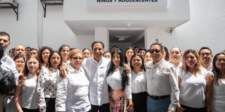 Eduardo Ramírez entrega patrullas y promete atención prioritaria a infancias.