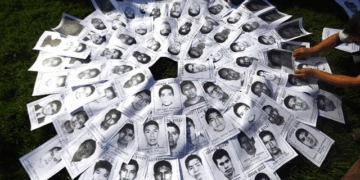 La búsqueda de personas desaparecidas exige una respuesta conjunta. En México, los hallazgos en fosas clandestinas revelan la magnitud del problema. Organismos como Amnistía Internacional insisten en que la sociedad y el gobierno deben actuar con urgencia y responsabilidad.