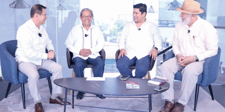 La interculturalidad y la identidad fueron ejes de la charla con Natalio Hernández.