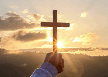  "Dios es amor, y Jesús, perdón", afirma. Para él, la vida es un continuo, y la verdadera esencia: la consciencia que permanece.