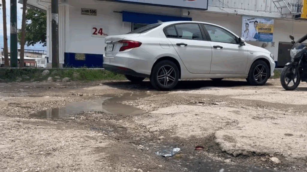 Denuncian que no ha resuelto fuga que afecta a comercios y viviendas.