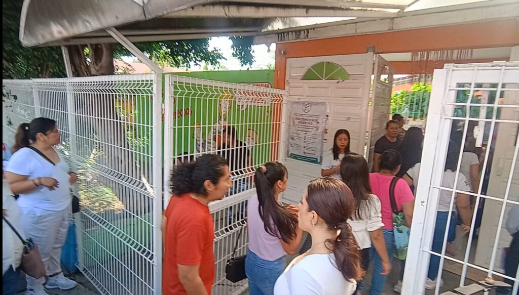 Acusan irregularidades en el jardín de niños Leona Vicario.