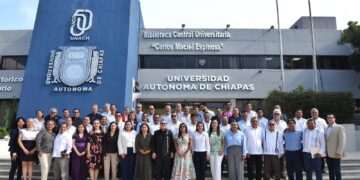 Este 4 de agosto, la UNACH abre su ciclo escolar con más de 35 mil estudiantes en todo Chiapas. La universidad fortalece su compromiso con la equidad e inclusión educativa, bajo el liderazgo del rector Oswaldo Chacón.