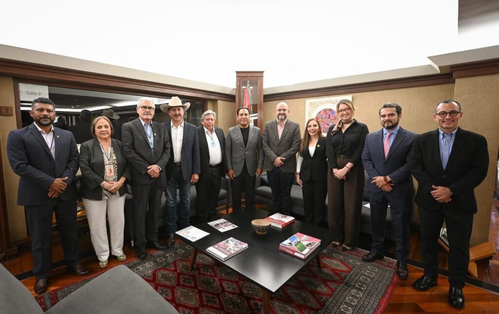 Anunció apertura de nueva universidad y acciones contra el rezago educativo.