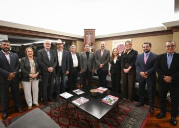 Anunció apertura de nueva universidad y acciones contra el rezago educativo.