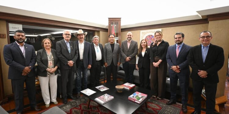 Anunció apertura de nueva universidad y acciones contra el rezago educativo.