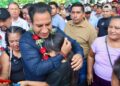Gobernador entregó insumos agrícolas y acercó servicios médicos con UMAC.