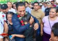 Gobernador entregó insumos agrícolas y acercó servicios médicos con UMAC.