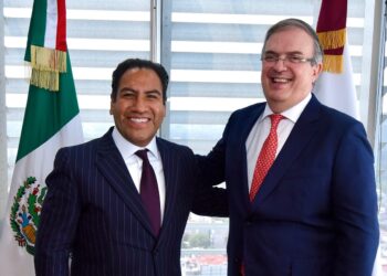 El gobernador sostuvo una reunión de trabajo con el secretario de Economía en CDMX.