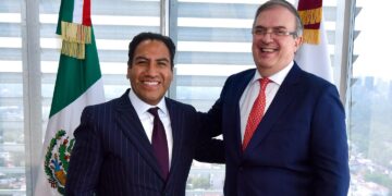 El gobernador sostuvo una reunión de trabajo con el secretario de Economía en CDMX.