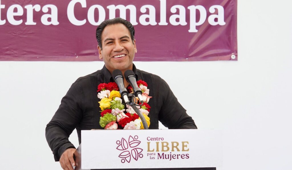 Gobernador inauguró Centro LIBRE y supervisó obras en Comalapa