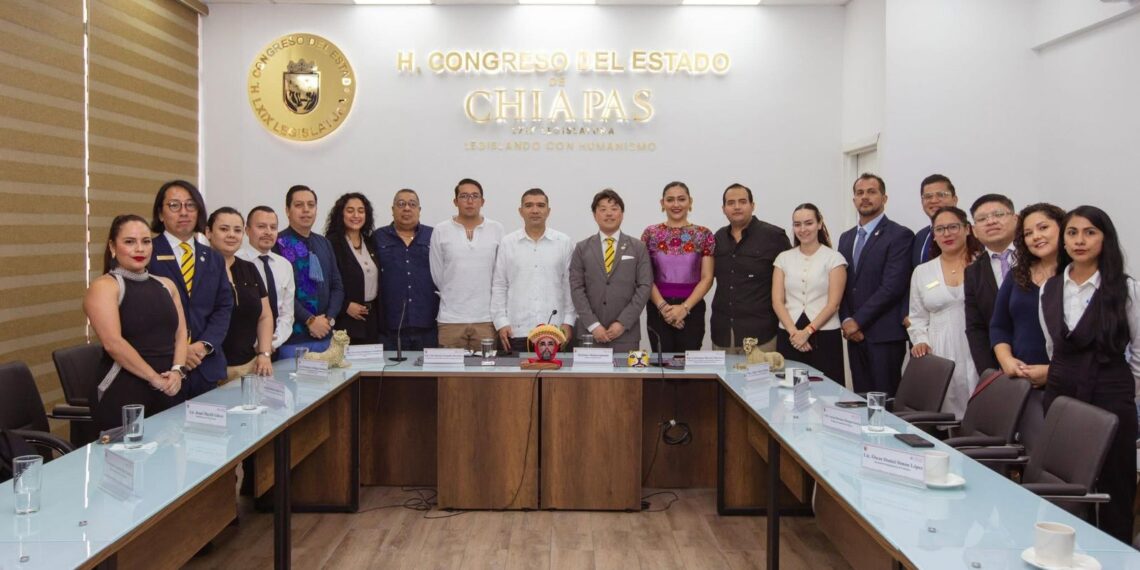 Firmaron acuerdo para impulsar liderazgo juvenil en Chiapas