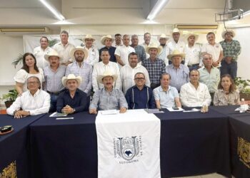 Rector y secretario presentaron servicios tecnológicos para impulsar el campo.