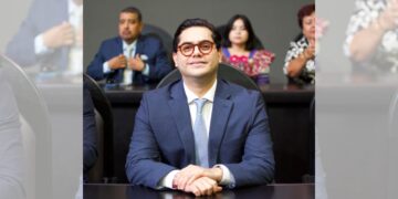 El diputado Juan Marcos Trinidad propone una ley para proteger a denunciantes de corrupción. Similar al modelo de testigos protegidos, garantizaría la seguridad de víctimas y sus familias. El objetivo: romper la impunidad y frenar amenazas que silencian a la ciudadanía.