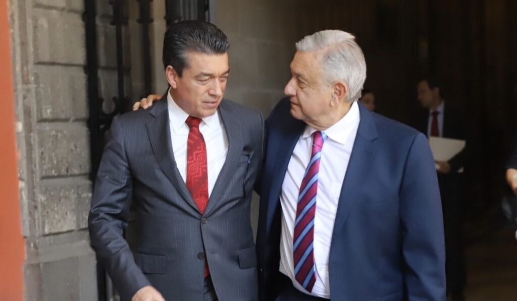 La violencia en Chiapas no estalló de golpe: fue una combustión lenta, invisibilizada durante años en la sierra y hoy alcanzó la plaza pública. Rutilio Escandón y López Obrador, cada uno en su estilo, dejaron crecer el fuego bajo la alfombra.