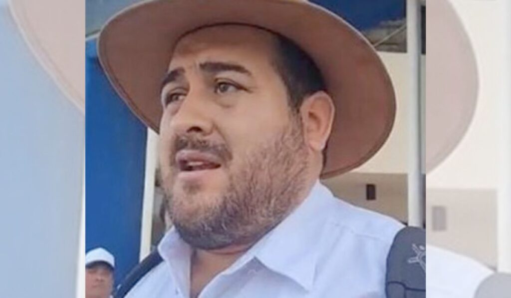 El Sidicobach, encabezado por Alex Stalin Ocaña, pretende adueñarse de direcciones en distintos planteles, ignorando méritos y trayectorias. Miguel Prado busca orden, pero el conflicto podría afectar el inicio de clases. En la Nueva ERA no hay cabida para quienes anteponen intereses personales al derecho a la educación.