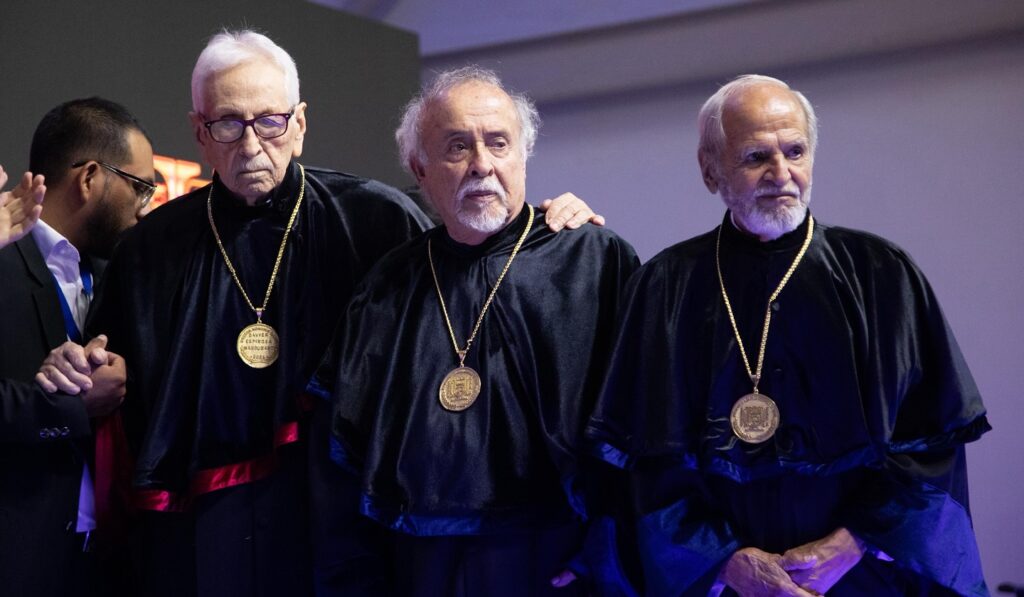 La triple investidura de Doctorados Honoris Causa reconoció no solo carreras académicas brillantes, sino vidas entregadas con generosidad y dedicación.