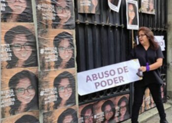 CON VALOR DE MUJER.NI MÁS NI MENOS