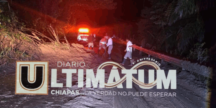 Solo un carril quedó habilitado en Saquil Ulum tras las lluvias.